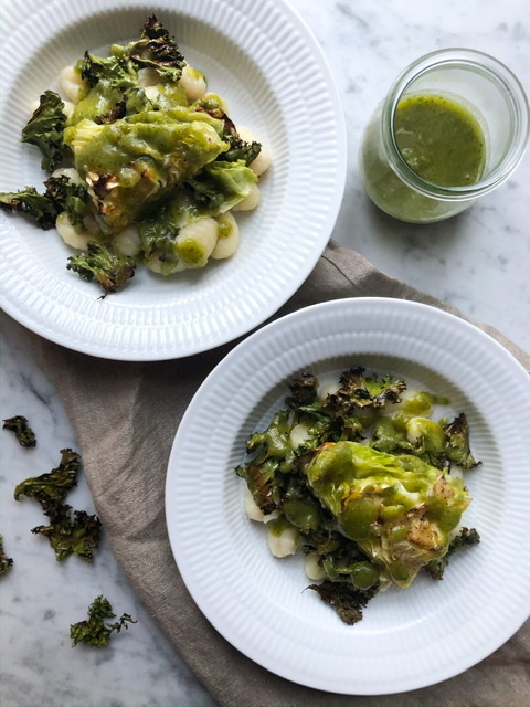 Gnocchi med spidskål og grønkålschips