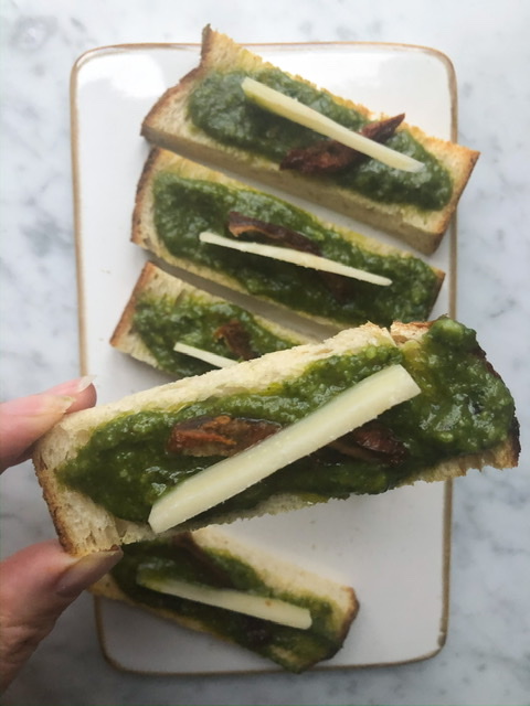 Pesto appetizers med soltørrede tomater